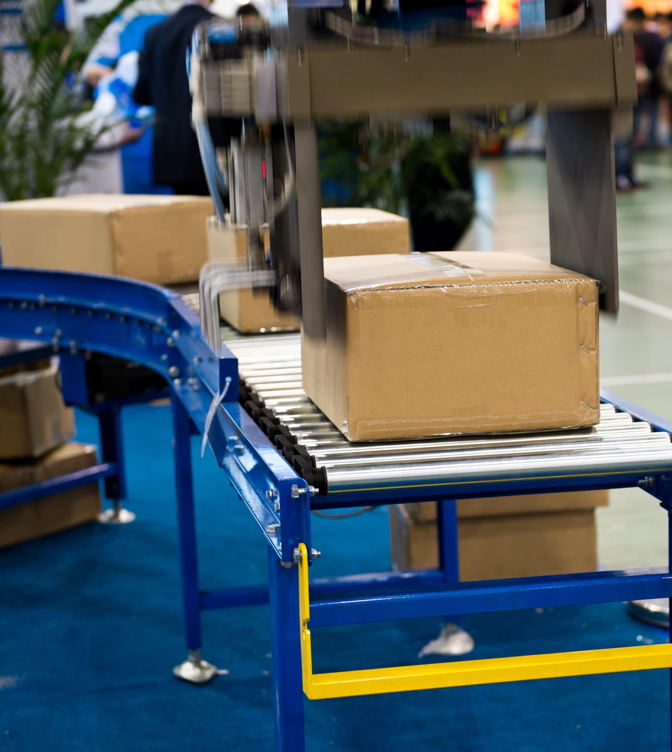 Packing your items - Boxes on conveyor belt