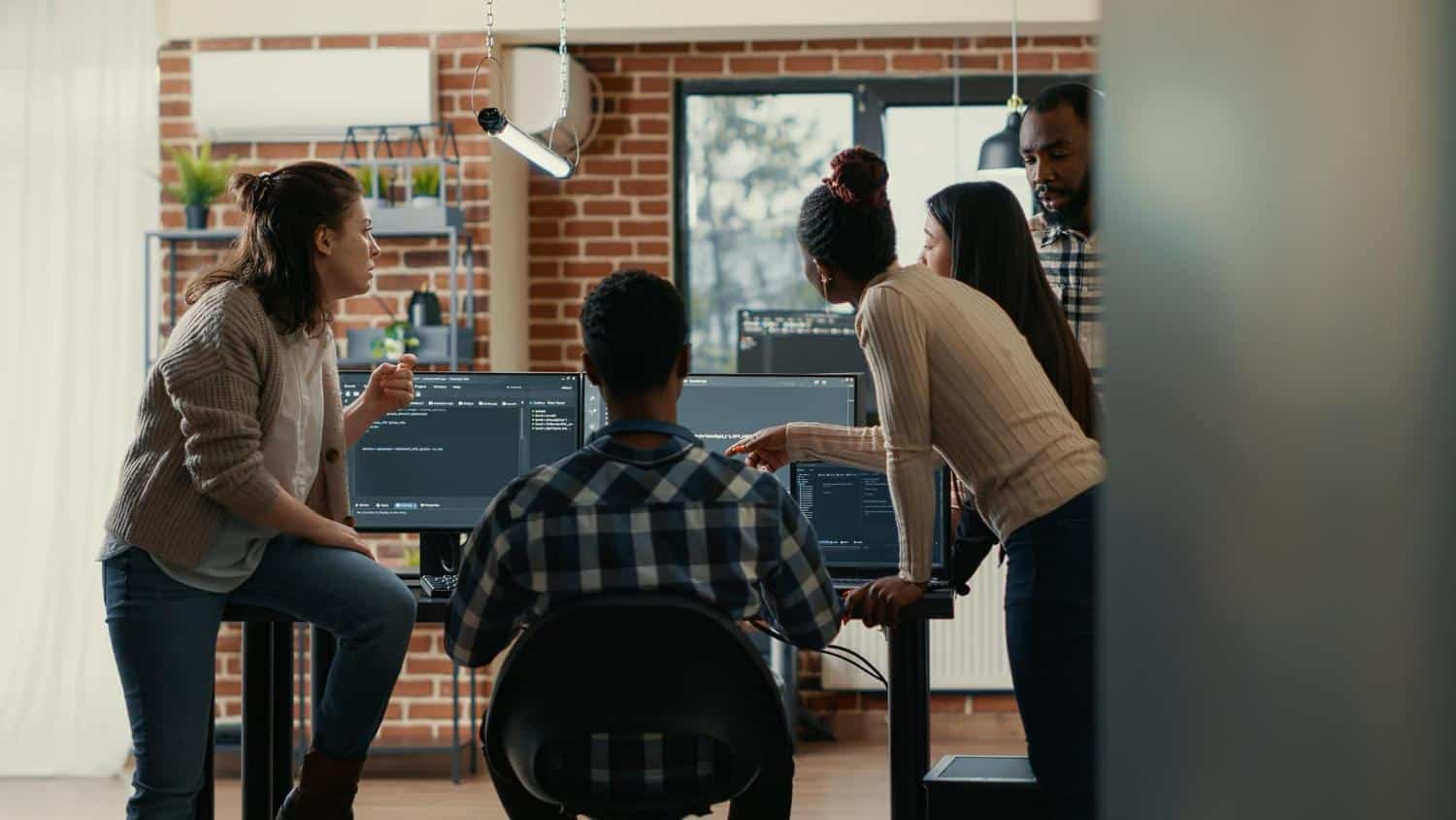 A team discussing about an IT-related task